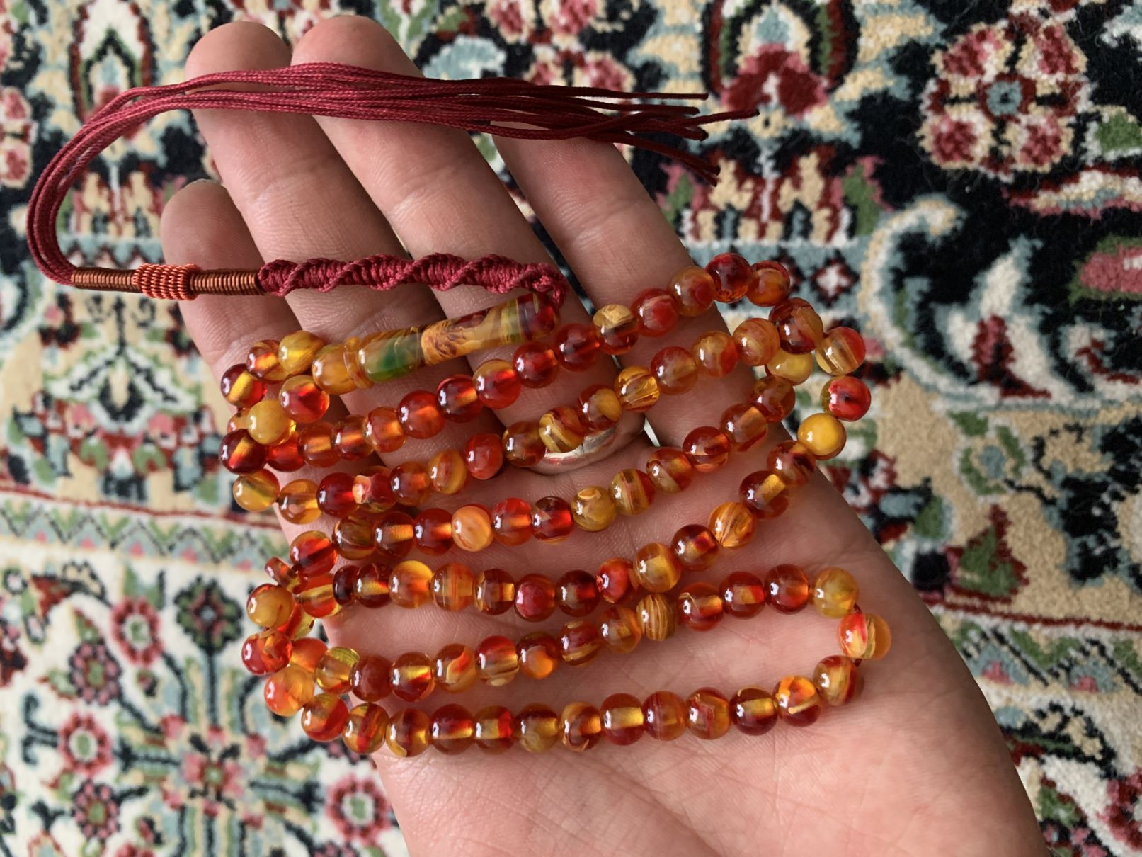 تسبیح کهربا پرچمی
